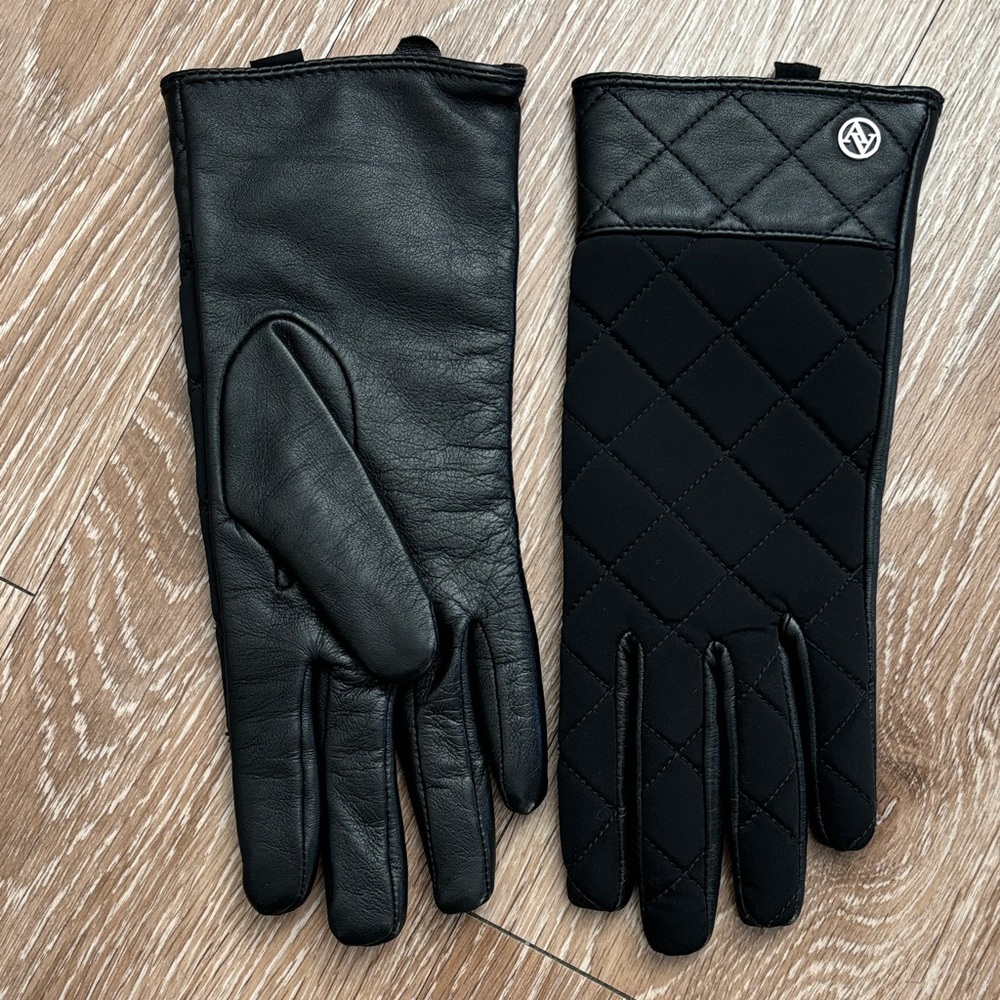 NWOT Adrienne Vittadini black leather gloves, cashmere lined, quilted, Large